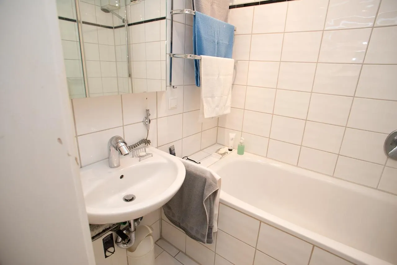 Apartement Mit Dachterrasse - Bei Curth Klingen - Teilen Sie Uns Ihre Ankunfszeit Mit Düsseldorf Duitsland